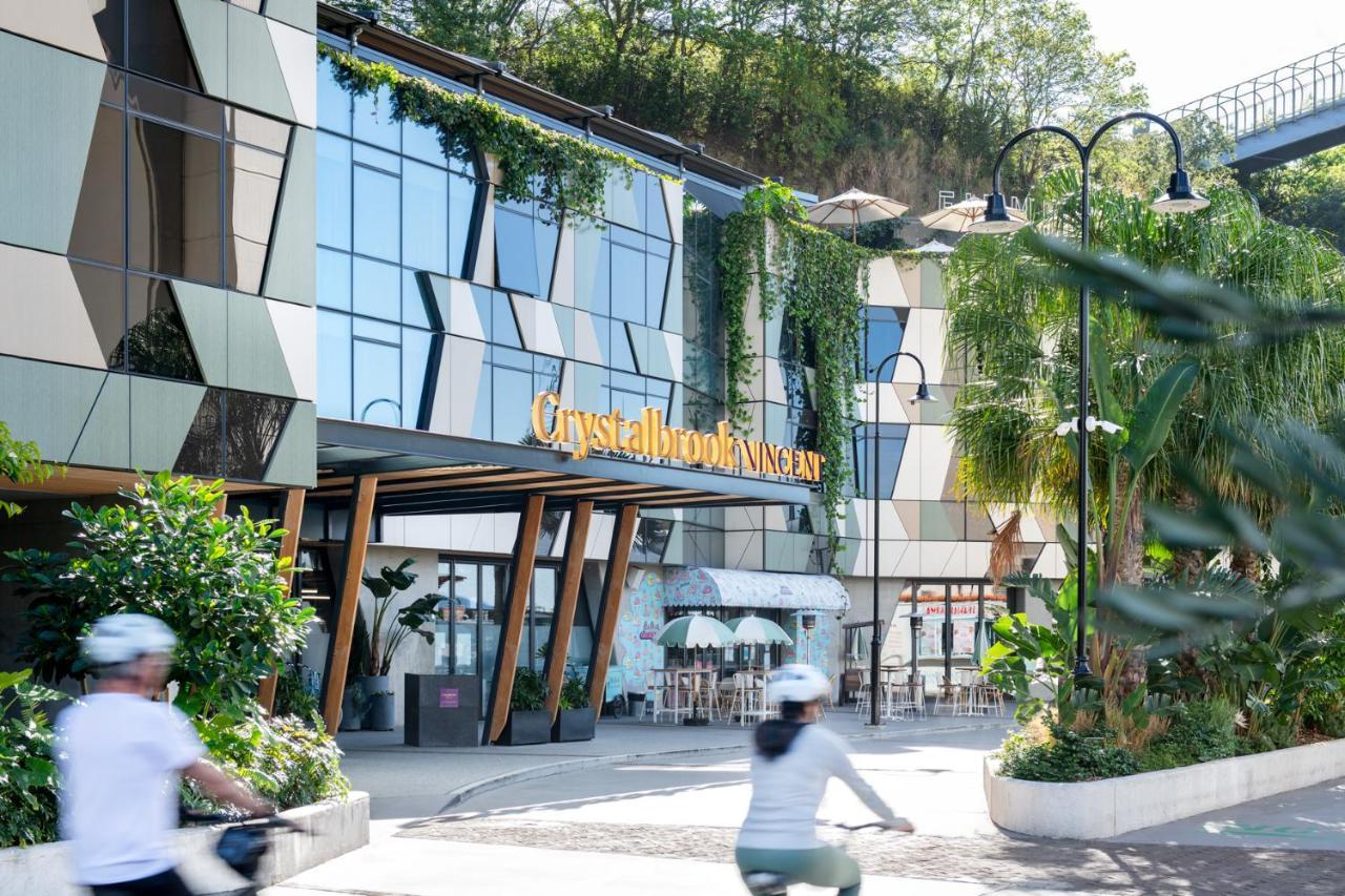 Crystalbrook Vincent Hotel Brisbane Exterior photo The entrance to the shopping centre