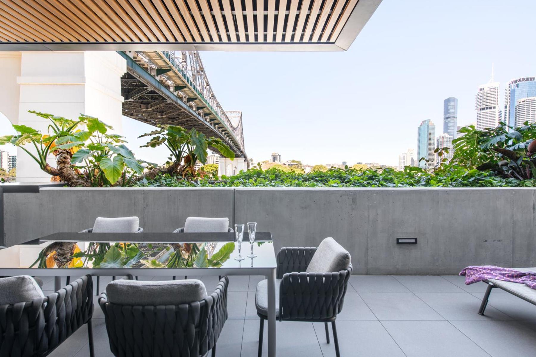 Crystalbrook Vincent Hotel Brisbane Exterior photo The rooftop garden